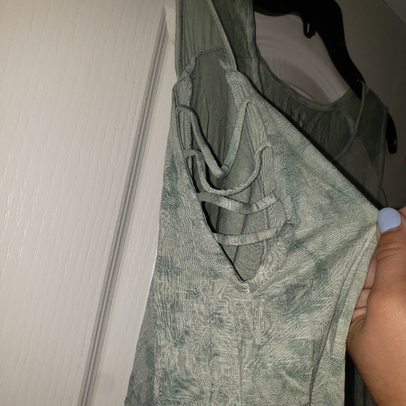 Maurices 24/7 cold shoulder tee - Picture 3 of 3